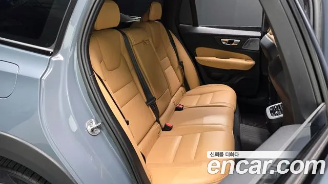 Volvo V60 — Фото автомобиля 10