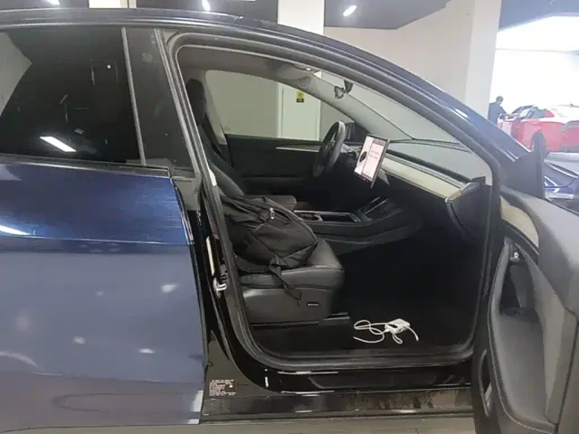 Tesla Model Y — Фото автомобиля 24