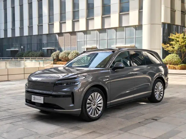 Фотография автомобиля — Onvo L90