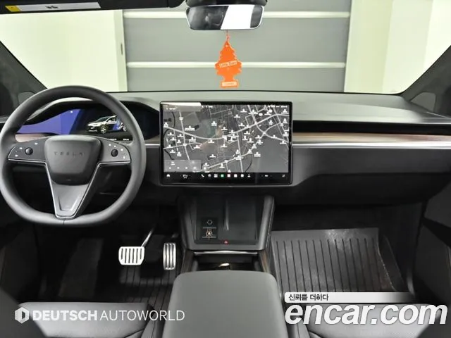Tesla Model X — Фото автомобиля 15