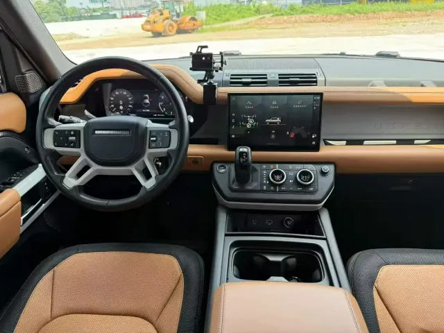 Land Rover Defender — Фото автомобиля 7