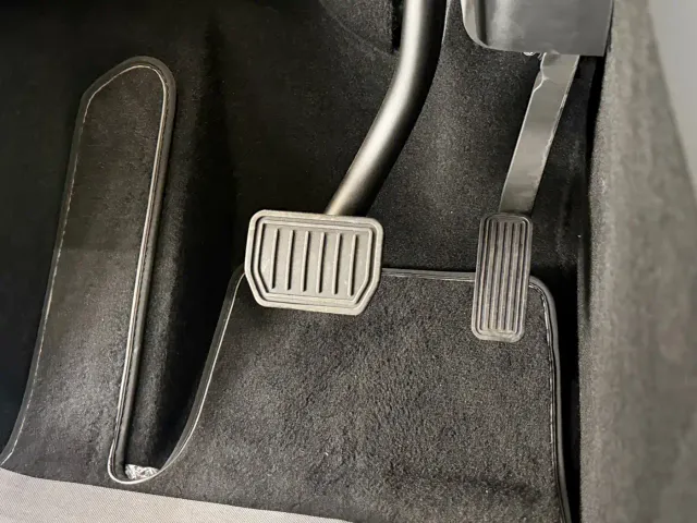 Tesla Model Y — Фото автомобиля 12
