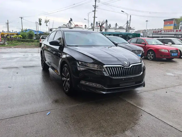 Skoda Superb — Фото автомобиля 3