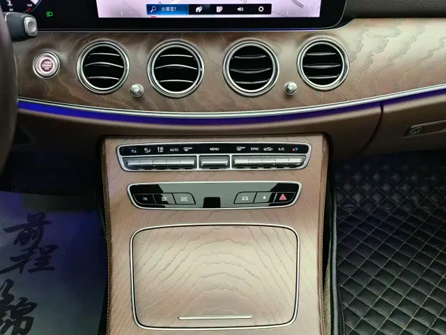 Mercedes-Benz E-Class — Фото автомобиля 10