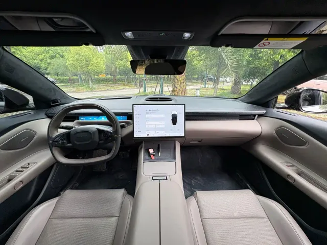 Lynk & Co Z10 — Фото автомобиля 7