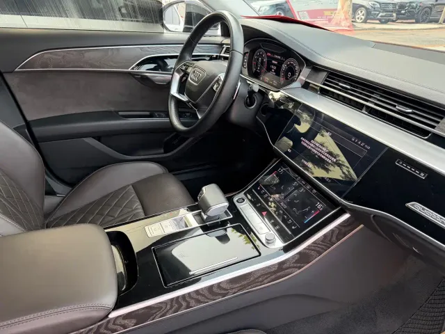 Audi A8 — Фото автомобиля 12