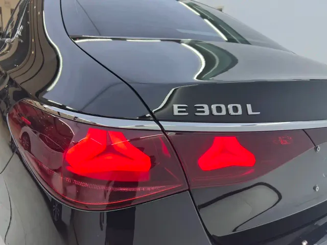 Mercedes-Benz E-Class — Фото автомобиля 8