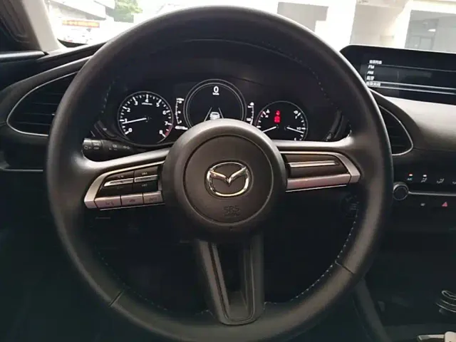 Mazda Axela — Фото автомобиля 6
