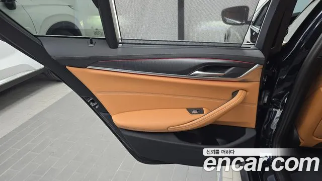 BMW 5 Series G30 — Фото автомобиля 14