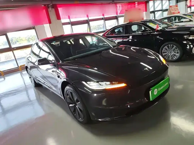 Tesla Model 3 — Фото автомобиля 3
