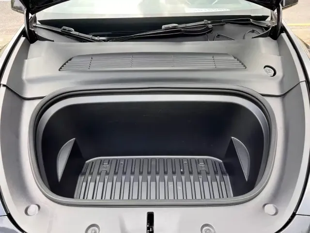 Tesla Model Y — Фото автомобиля 20