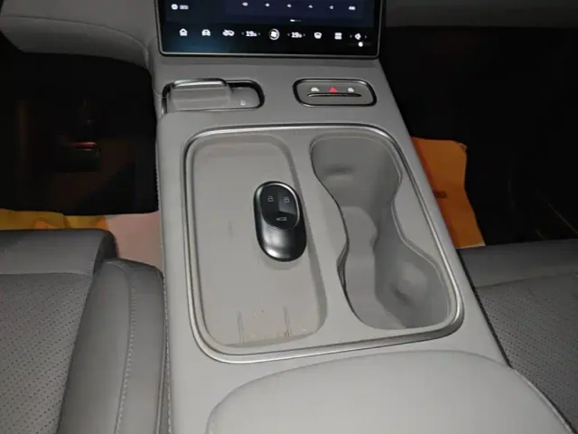 Nio EC6 — Фото автомобиля 9
