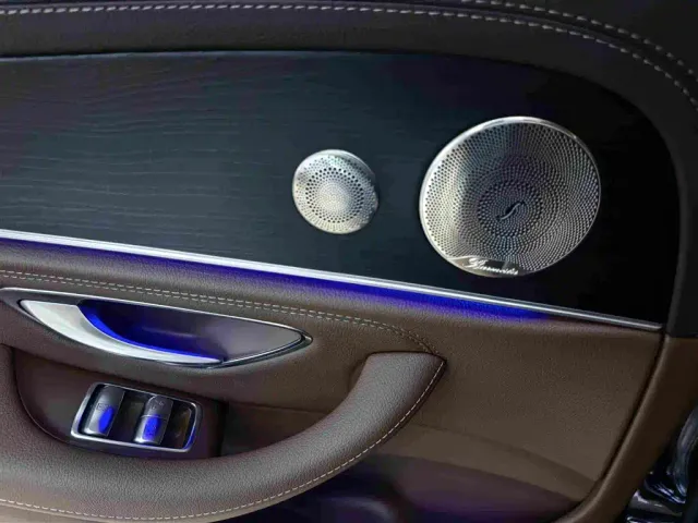 Mercedes-Benz E-Class — Фото автомобиля 18