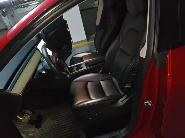 Tesla Model Y — Фото автомобиля 14