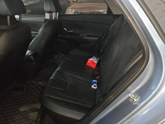 Hyundai Elantra — Фото автомобиля 16
