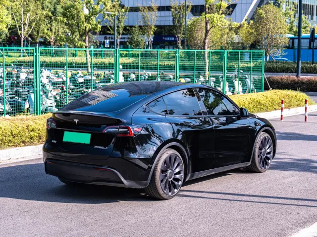 Tesla Model Y — Фото автомобиля 5