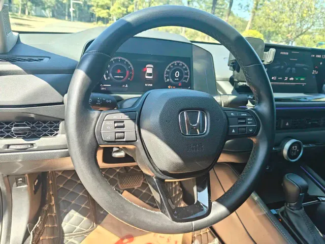 Honda Accord — Фото автомобиля 10