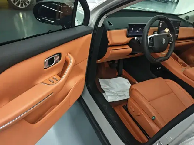Leapmotor C10 — Фото автомобиля 15