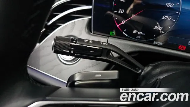 Mercedes-Benz E-Class — Фото автомобиля 25