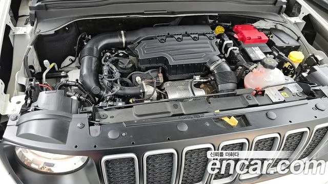 Jeep Renegade — Фото автомобиля 6