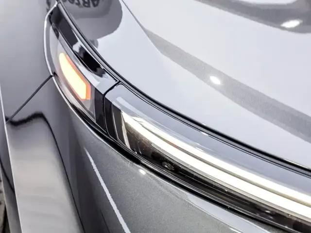 Li Auto L8 — Фото автомобиля 6