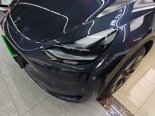 Tesla Model Y — Фото автомобиля 23
