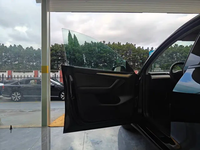 Tesla Model Y — Фото автомобиля 8