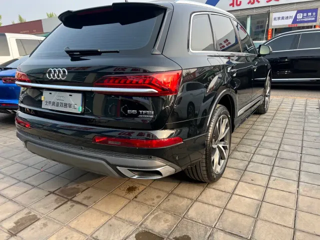 Audi Q7 — Фото автомобиля 6