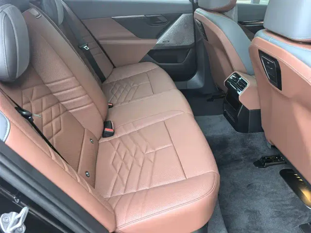 BMW BMW i5 2024 eDrive 35L Premium Luxury Package — Фото автомобиля 17