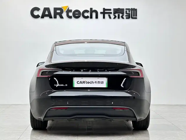 Tesla Model 3 — Фото автомобиля 4