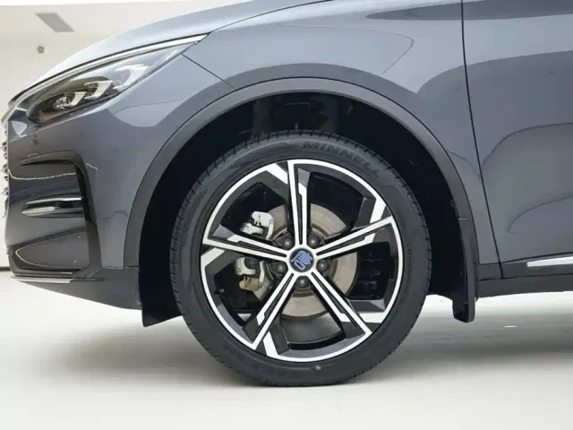 BYD Tang — Фото автомобиля 15