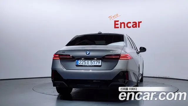 BMW 5-Series 5 серия (G60) — Фото автомобиля 4