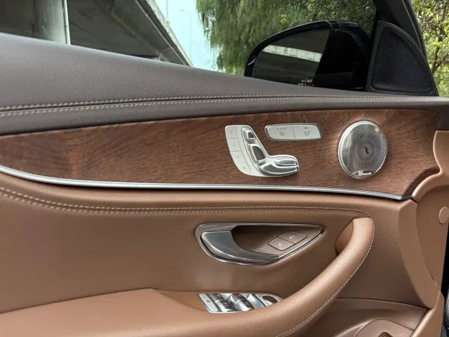 Mercedes-Benz E-Class — Фото автомобиля 17
