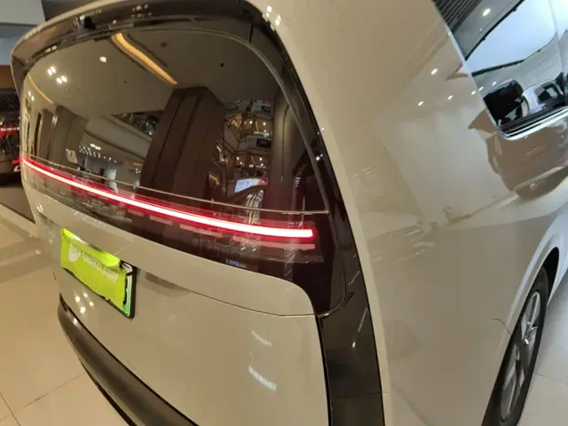 Li Auto MEGA — Фото автомобиля 7