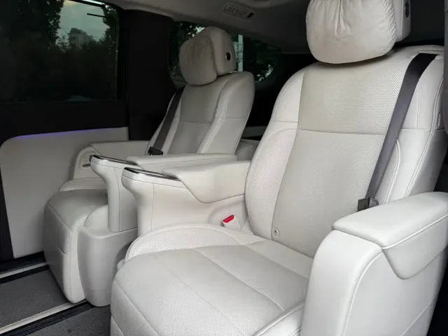 Li Auto MEGA — Фото автомобиля 8