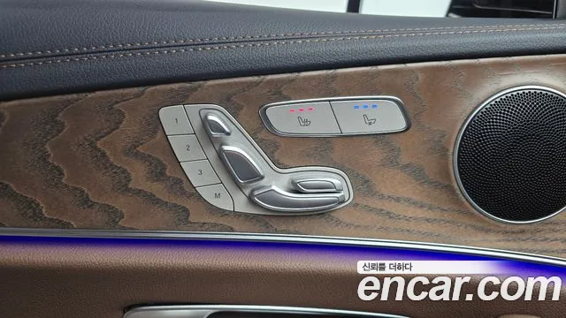 Mercedes-Benz E-Class — Фото автомобиля 23