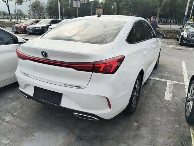 Changan Eado — Фото автомобиля 6
