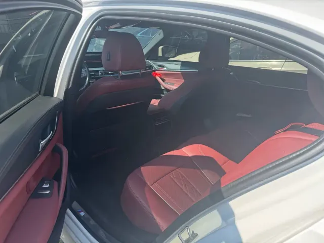 BMW 5 Series — Фото автомобиля 4