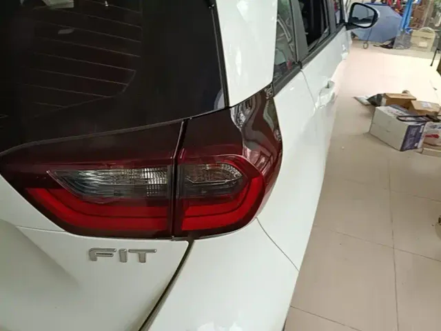 Honda Fit — Фото автомобиля 7