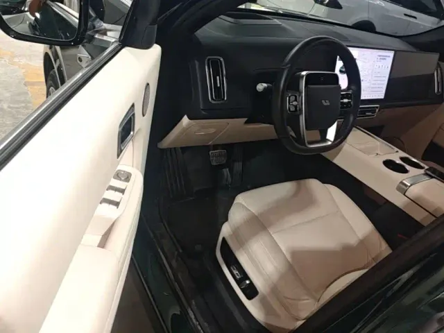 Li Auto L9 — Фото автомобиля 15