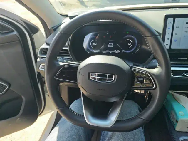 Geely Emgrand — Фото автомобиля 15