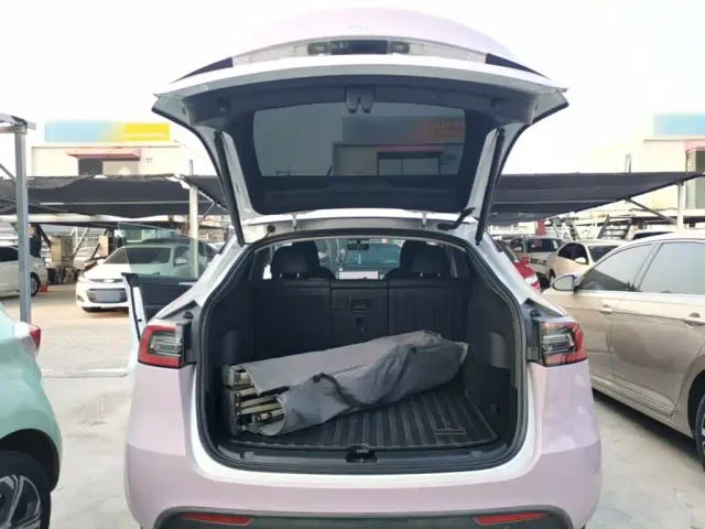 Tesla Model Y — Фото автомобиля 18
