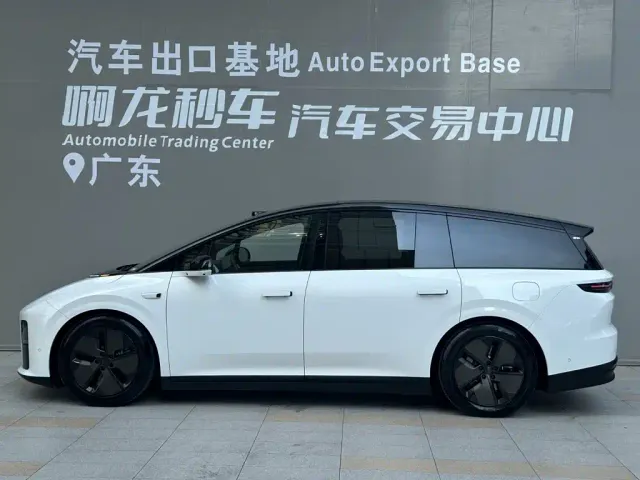 Li Auto i8 — Фото автомобиля 3