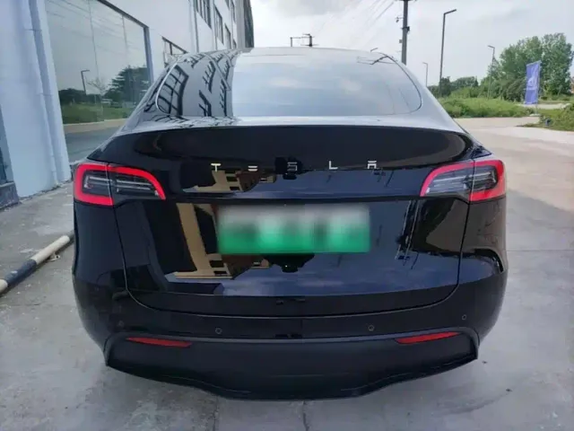 Tesla Model Y — Фото автомобиля 5