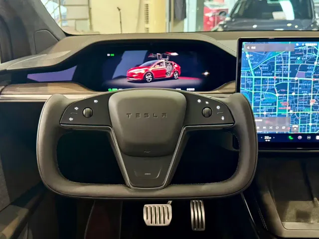 Tesla Model X — Фото автомобиля 14