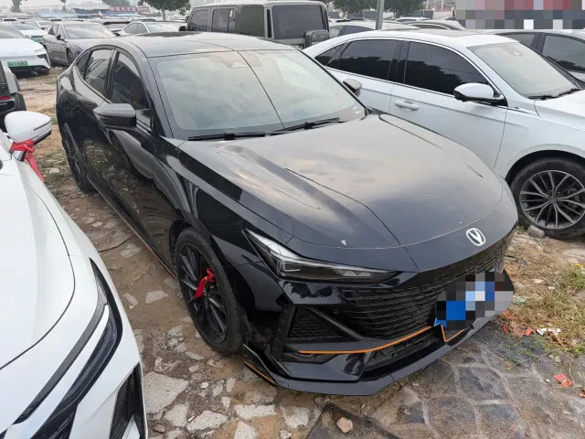 Changan Changan UNI-V 2023 1.5T Sport Edition — Фото автомобиля 3