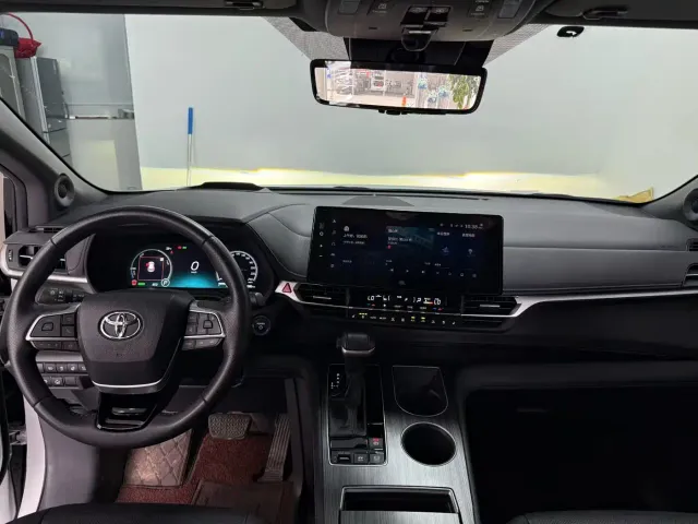 Toyota Sienna — Фото автомобиля 5
