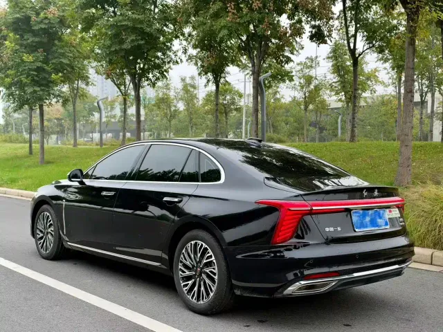 Hongqi H5 — Фото автомобиля 9
