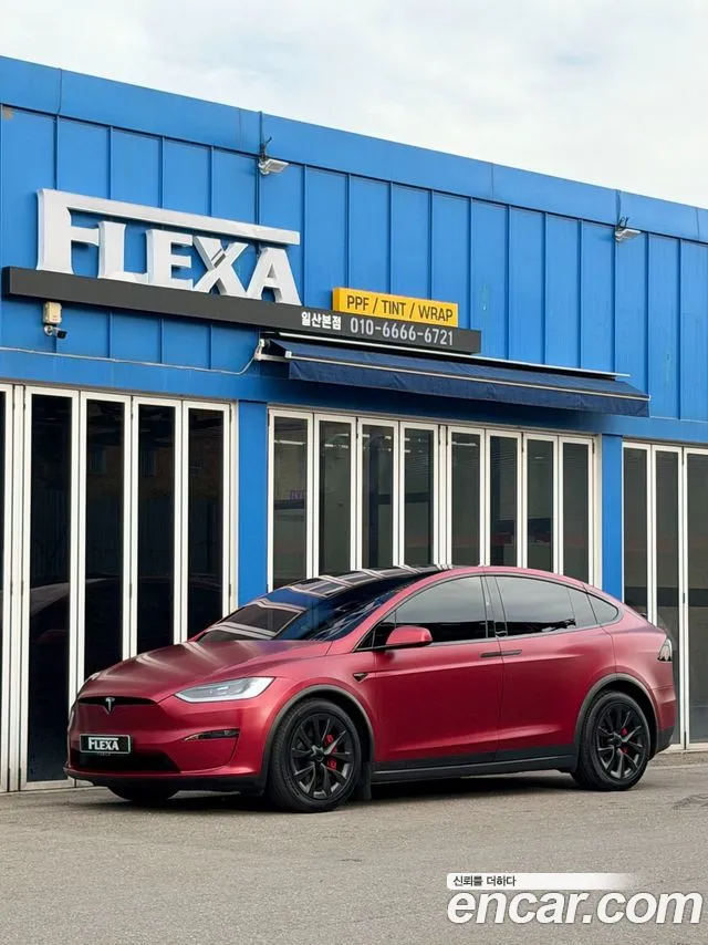 Tesla Model X — Фото автомобиля 15