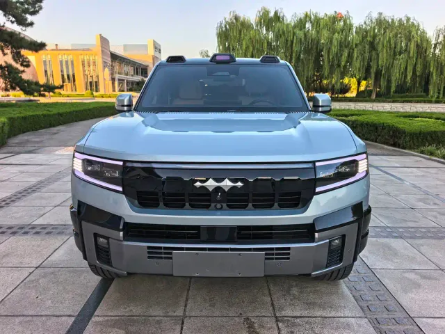 Фотография автомобиля — BYD FangChengBao Leopard 8